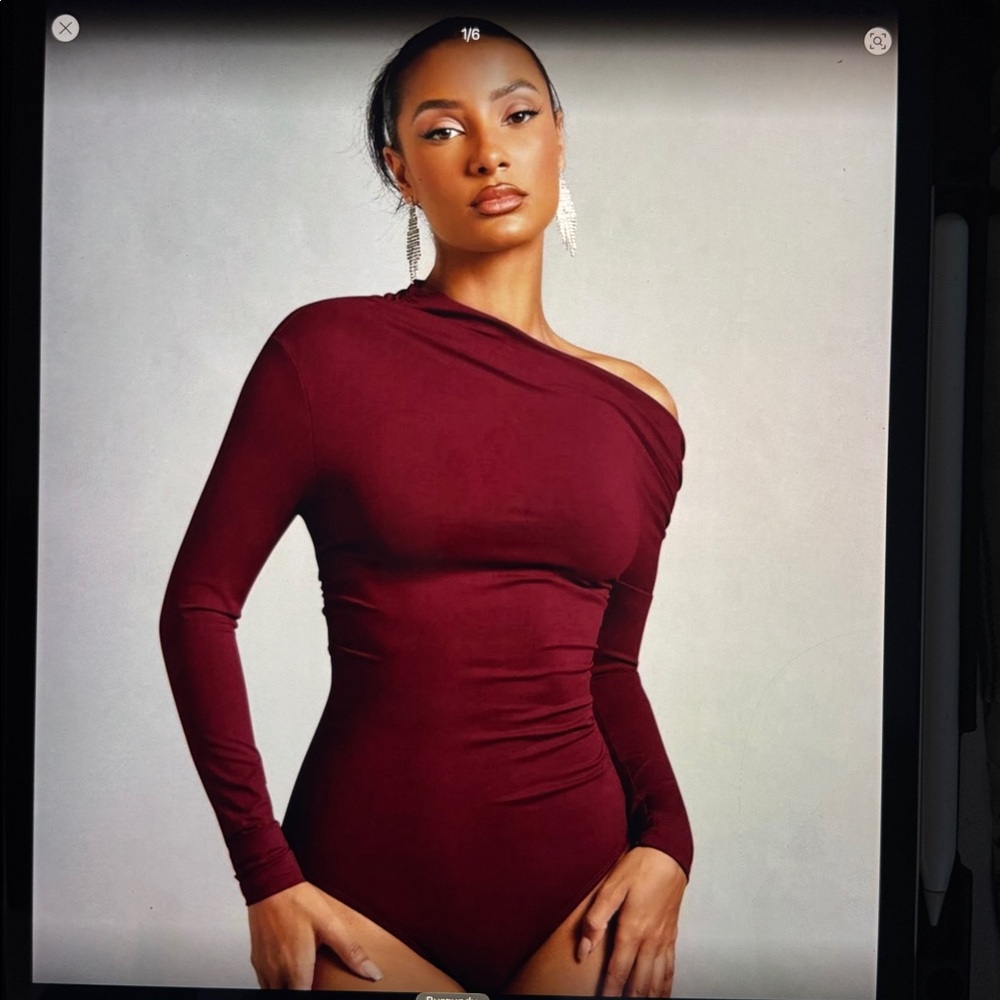 Chic One-Shoulder Burgundy Bodysuit